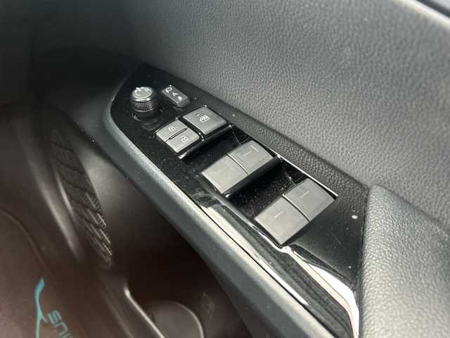 トヨタ プリウス A プレミアム　ツーリングセレ 千葉県 2019(平31)年 3.6万km ブルーM 純正9インチナビ/(フルセグTV/BT/CD/DVD/FM/AM)/バックカメラ/ドライブレコーダー/レザーシート/シートヒーター/エアシート/ブラインドスポットモニター/衝突被害軽減システム/車線逸脱警報/クルーズコントロール/横滑り防止装置/ビルトインETC2.0/アイドリングストップ/LEDヘッドライト/フォグランプ/オートライト/ウィンカーミラー/電動格納ミラー/純正17インチAW/シートリフター/プッシュスタート/スマートキー/フロアマット/ドアバイザー/スペアキー/取扱説明書/保証書