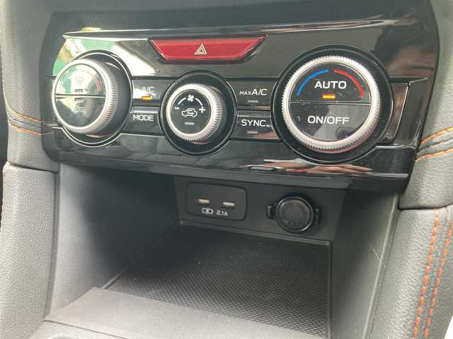 スバル ＸＶ ハイブリッド アドバンス 岩手県 2020(令2)年 7.5万km クリスタルホワイトP 登録時走行距離：74284km/純正8型ナビ/　CD DVD BT フルセグTV/ダイアトーンサウンド/バックカメラ/左前カメラ/アイサイト/レーダークルーズコントロール/レーンキープアシスト/ブラインドスポットモニター/クリアランスソナー/LEDヘッドライト/オートライト/フォグランプ/リアフォグ/オートホールド機能付き電子パーキングブレーキ/MTモード付AT/パドルシフト/アルミペダル/ブラックレザーシート/パワーシート/シートヒーター/ETC2.0/革巻きステアリング/ステアリングスイッチ/プッシュスタート/スマートキー/スペアキー