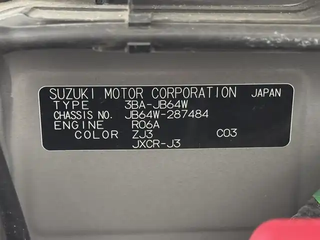 スズキ ジムニー XC 三重県 2023(令5)年 0.1千km ブルーイッシュブラックパール3 届出済未使用車（商品化登録時走行距離19km）/ガソリン・ターボ/パートタイム4WD/フロア4AT/カスタムパーツ/・METAL ROCK 16inビートリングAW/・大型グリルガード/・GIGEAR LEDフォグライト/・GIGEAR リアラダー/・GIGEAR ブラウンキルティングレザーシートカバー/・オーバーフェンダー/・GIGEAR 1.5インチリフトアップキット/・トーヨー・オープンカントリーR/T 185/85R16/9インチ ディスプレイオーディオ/（FM/AM/Bluetooth/USB/AUX/AppleCarPlay/AndroidAuto?）/バックカメラ/安全/・デュアルセンサーブレーキサポート/・車線逸脱警報機能/・ふらつき警報機能/・標識認識機能/・ハイビームアシスト/・トラクションコントロールシステム/・ヒルディセントコントロール/など/装備/・クルーズコントロール/・シートヒーター（D/N）/・オートエアコン/・ステアリングスイッチ/・オートライト/・LEDヘッドランプ/・フロントフォグランプ/・プッシュスタート/・電動格納ドアミラー/・背面スペアタイヤ/・保/取/ナビ取/・スマートキーx1/など
