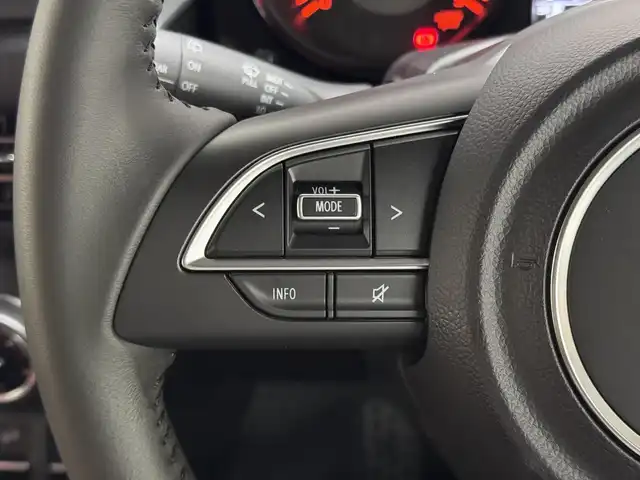 スズキ ジムニー XC 三重県 2023(令5)年 0.1千km ブルーイッシュブラックパール3 届出済未使用車（商品化登録時走行距離19km）/ガソリン・ターボ/パートタイム4WD/フロア4AT/カスタムパーツ/・METAL ROCK 16inビートリングAW/・大型グリルガード/・GIGEAR LEDフォグライト/・GIGEAR リアラダー/・GIGEAR ブラウンキルティングレザーシートカバー/・オーバーフェンダー/・GIGEAR 1.5インチリフトアップキット/・トーヨー・オープンカントリーR/T 185/85R16/9インチ ディスプレイオーディオ/（FM/AM/Bluetooth/USB/AUX/AppleCarPlay/AndroidAuto?）/バックカメラ/安全/・デュアルセンサーブレーキサポート/・車線逸脱警報機能/・ふらつき警報機能/・標識認識機能/・ハイビームアシスト/・トラクションコントロールシステム/・ヒルディセントコントロール/など/装備/・クルーズコントロール/・シートヒーター（D/N）/・オートエアコン/・ステアリングスイッチ/・オートライト/・LEDヘッドランプ/・フロントフォグランプ/・プッシュスタート/・電動格納ドアミラー/・背面スペアタイヤ/・保/取/ナビ取/・スマートキーx1/など