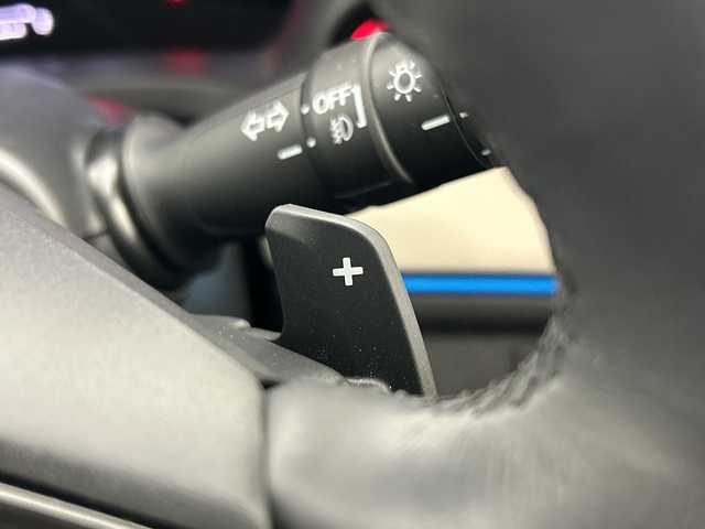 ホンダ ヴェゼル ハイブリッド e:HEV Z PLaYパッケージ 三重県 2024(令6)年 2.6万km プレミアムサンライトホワイトパール /禁煙車//純正ディスプレイオーディオ//AppleCarPray/AndroidAuto/Bluetooth/フルセグ//アダプティブクルーズコントロール//前席シートヒーター//ステアリングヒーター//白革ハーフレザーシート//パワーバックドア//バックモニター//パドルシフト//ワイヤレスチャージャー//ブラインドスポットモニター//前後ドライブレコーダー//電動パーキング//LEDヘッドライト//純正18インチAW