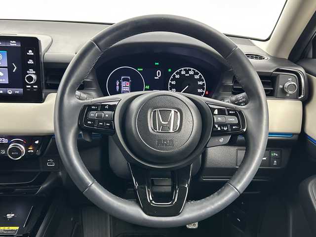 ホンダ ヴェゼル ハイブリッド e:HEV Z PLaYパッケージ 三重県 2024(令6)年 2.6万km プレミアムサンライトホワイトパール /禁煙車//純正ディスプレイオーディオ//AppleCarPray/AndroidAuto/Bluetooth/フルセグ//アダプティブクルーズコントロール//前席シートヒーター//ステアリングヒーター//白革ハーフレザーシート//パワーバックドア//バックモニター//パドルシフト//ワイヤレスチャージャー//ブラインドスポットモニター//前後ドライブレコーダー//電動パーキング//LEDヘッドライト//純正18インチAW