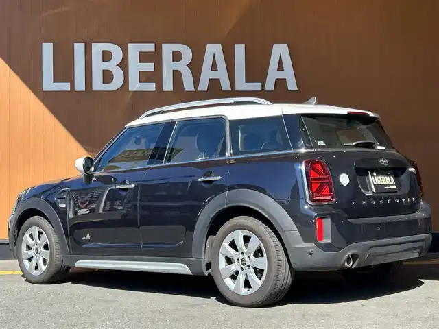 ＭＩＮＩ ＢＭＷ ミニ クロスオーバー クーパー D オール4 エッセンシャルトリム 高知県 2021(令3)年 3万km 紺Ⅱ 純正ナビ/【AM/FM/BT】/ぺッパーパッケージ/・電動リアゲート/・バックカメラ/・スマートキー/インテリジェントセーフティ/・追突警告　/・歩行者警告　/・車線逸脱警告/シートヒーター/純正17インチAW/LEDヘッドライト/クリアランスソナー/ACC/ミラー一体型ETC/ルーフレール/ドライブレコーダー360°/シートカバー(茶色)/純正フロアマット/４WD