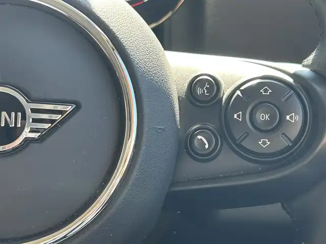 ＭＩＮＩ ＢＭＷ ミニ クロスオーバー クーパー D オール4 エッセンシャルトリム 高知県 2021(令3)年 3万km 紺Ⅱ 純正ナビ/【AM/FM/BT】/ぺッパーパッケージ/・電動リアゲート/・バックカメラ/・スマートキー/インテリジェントセーフティ/・追突警告　/・歩行者警告　/・車線逸脱警告/シートヒーター/純正17インチAW/LEDヘッドライト/クリアランスソナー/ACC/ミラー一体型ETC/ルーフレール/ドライブレコーダー360°/シートカバー(茶色)/純正フロアマット/４WD