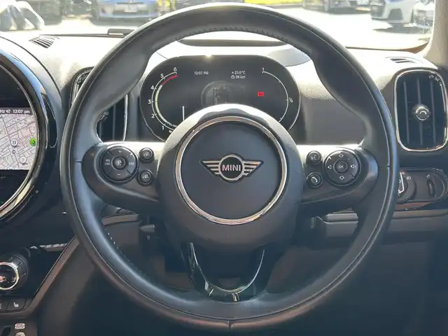 ＭＩＮＩ ＢＭＷ ミニ クロスオーバー クーパー D オール4 エッセンシャルトリム 高知県 2021(令3)年 3万km 紺Ⅱ 純正ナビ/【AM/FM/BT】/ぺッパーパッケージ/・電動リアゲート/・バックカメラ/・スマートキー/インテリジェントセーフティ/・追突警告　/・歩行者警告　/・車線逸脱警告/シートヒーター/純正17インチAW/LEDヘッドライト/クリアランスソナー/ACC/ミラー一体型ETC/ルーフレール/ドライブレコーダー360°/シートカバー(茶色)/純正フロアマット/４WD