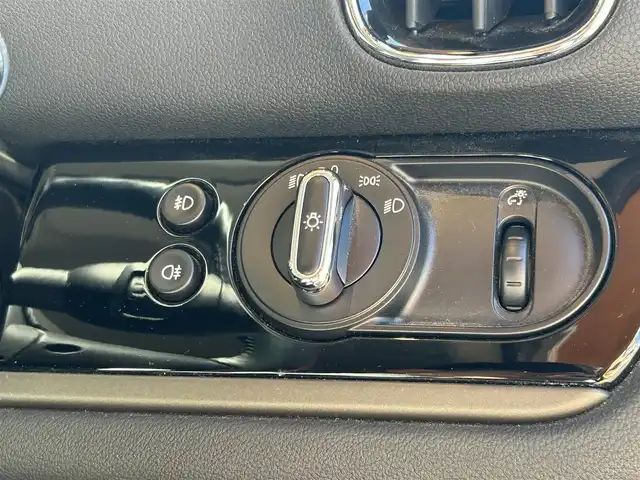 ＭＩＮＩ ＢＭＷ ミニ クロスオーバー クーパー D オール4 エッセンシャルトリム 高知県 2021(令3)年 3万km 紺Ⅱ 純正ナビ/【AM/FM/BT】/ぺッパーパッケージ/・電動リアゲート/・バックカメラ/・スマートキー/インテリジェントセーフティ/・追突警告　/・歩行者警告　/・車線逸脱警告/シートヒーター/純正17インチAW/LEDヘッドライト/クリアランスソナー/ACC/ミラー一体型ETC/ルーフレール/ドライブレコーダー360°/シートカバー(茶色)/純正フロアマット/４WD