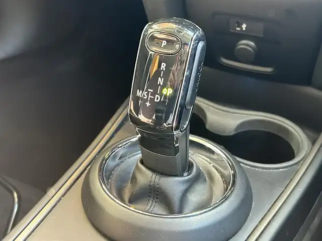 ＭＩＮＩ ＢＭＷ ミニ クロスオーバー クーパー D オール4 エッセンシャルトリム 高知県 2021(令3)年 3万km 紺Ⅱ 純正ナビ/【AM/FM/BT】/ぺッパーパッケージ/・電動リアゲート/・バックカメラ/・スマートキー/インテリジェントセーフティ/・追突警告　/・歩行者警告　/・車線逸脱警告/シートヒーター/純正17インチAW/LEDヘッドライト/クリアランスソナー/ACC/ミラー一体型ETC/ルーフレール/ドライブレコーダー360°/シートカバー(茶色)/純正フロアマット/４WD