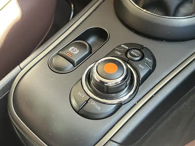 ＭＩＮＩ ＢＭＷ ミニ クロスオーバー クーパー D オール4 エッセンシャルトリム 高知県 2021(令3)年 3万km 紺Ⅱ 純正ナビ/【AM/FM/BT】/ぺッパーパッケージ/・電動リアゲート/・バックカメラ/・スマートキー/インテリジェントセーフティ/・追突警告　/・歩行者警告　/・車線逸脱警告/シートヒーター/純正17インチAW/LEDヘッドライト/クリアランスソナー/ACC/ミラー一体型ETC/ルーフレール/ドライブレコーダー360°/シートカバー(茶色)/純正フロアマット/４WD