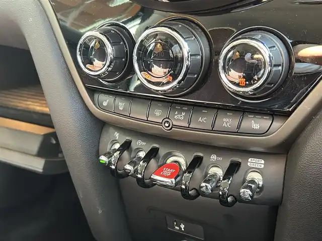 ＭＩＮＩ ＢＭＷ ミニ クロスオーバー クーパー D オール4 エッセンシャルトリム 高知県 2021(令3)年 3万km 紺Ⅱ 純正ナビ/【AM/FM/BT】/ぺッパーパッケージ/・電動リアゲート/・バックカメラ/・スマートキー/インテリジェントセーフティ/・追突警告　/・歩行者警告　/・車線逸脱警告/シートヒーター/純正17インチAW/LEDヘッドライト/クリアランスソナー/ACC/ミラー一体型ETC/ルーフレール/ドライブレコーダー360°/シートカバー(茶色)/純正フロアマット/４WD