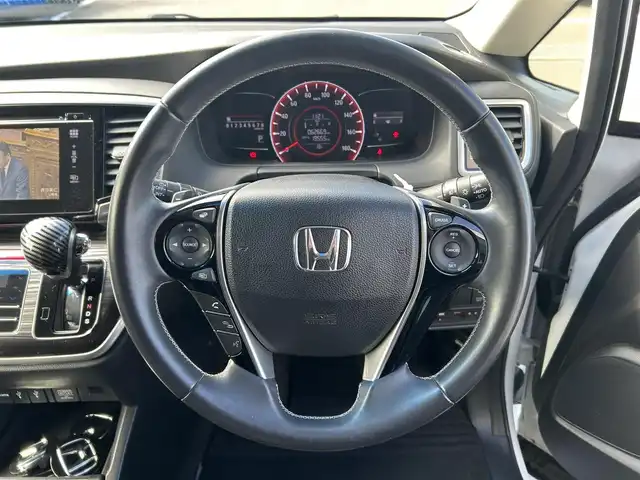 ホンダ オデッセイ アブソルート 愛媛県 2014(平26)年 6.3万km ホワイトオーキッドパール 純正ナビ/全周囲カメラ/両側パワースライドドア/純正フリップダウンモニター/HDMI入力端子/USB入力端子/パドルシフト/クルーズコントロール/LEDヘッドライト/オートライト/電格ミラー/ヒートミラー/ETC/アイドリングストップ/ドアバイザー/無限フロアマット/純正18インチAW(社外センターキャップ)/現状サマー(社外AW)(225/45/ZR18)/MINERVA RADIAL F205