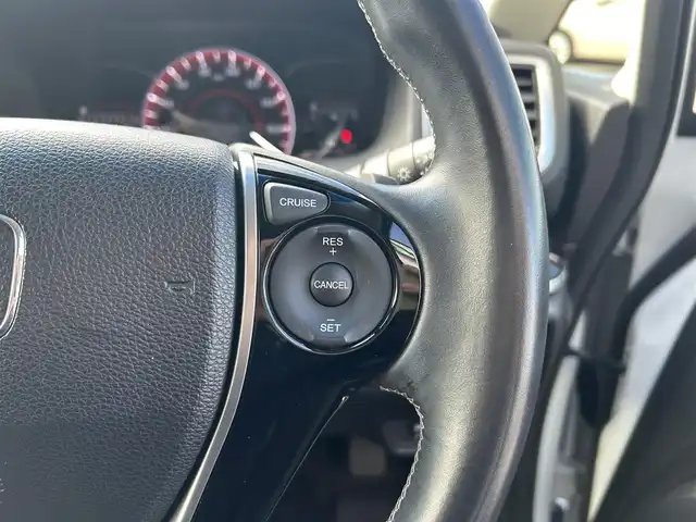 ホンダ オデッセイ アブソルート 愛媛県 2014(平26)年 6.3万km ホワイトオーキッドパール 純正ナビ/全周囲カメラ/両側パワースライドドア/純正フリップダウンモニター/HDMI入力端子/USB入力端子/パドルシフト/クルーズコントロール/LEDヘッドライト/オートライト/電格ミラー/ヒートミラー/ETC/アイドリングストップ/ドアバイザー/無限フロアマット/純正18インチAW(社外センターキャップ)/現状サマー(社外AW)(225/45/ZR18)/MINERVA RADIAL F205