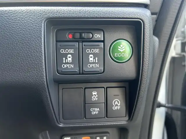 ホンダ オデッセイ アブソルート 愛媛県 2014(平26)年 6.3万km ホワイトオーキッドパール 純正ナビ/全周囲カメラ/両側パワースライドドア/純正フリップダウンモニター/HDMI入力端子/USB入力端子/パドルシフト/クルーズコントロール/LEDヘッドライト/オートライト/電格ミラー/ヒートミラー/ETC/アイドリングストップ/ドアバイザー/無限フロアマット/純正18インチAW(社外センターキャップ)/現状サマー(社外AW)(225/45/ZR18)/MINERVA RADIAL F205