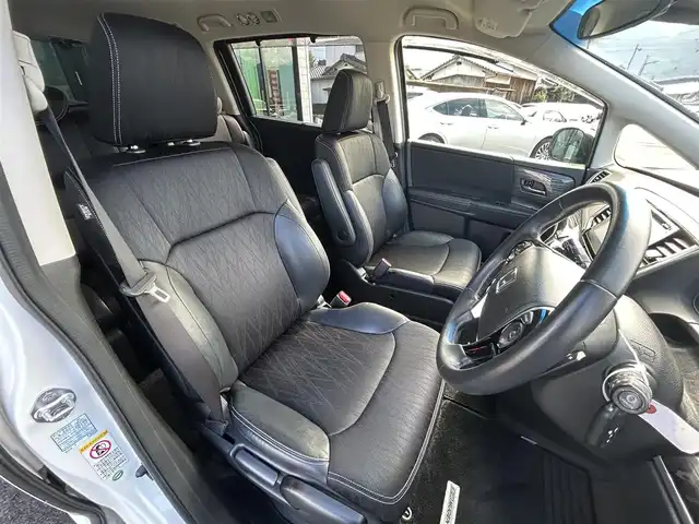 ホンダ オデッセイ アブソルート 愛媛県 2014(平26)年 6.3万km ホワイトオーキッドパール 純正ナビ/全周囲カメラ/両側パワースライドドア/純正フリップダウンモニター/HDMI入力端子/USB入力端子/パドルシフト/クルーズコントロール/LEDヘッドライト/オートライト/電格ミラー/ヒートミラー/ETC/アイドリングストップ/ドアバイザー/無限フロアマット/純正18インチAW(社外センターキャップ)/現状サマー(社外AW)(225/45/ZR18)/MINERVA RADIAL F205