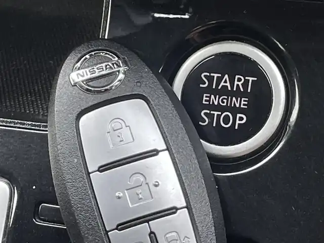 日産 セレナ ハイウェイスター G 福岡県 2017(平29)年 7.8万km ブリリアントホワイトパール プロパイロット/フリップダウンモニター/純正ナビ（ＭＭ３１６Ｄ－Ｗ）/フルセグTV/CD/DVD/BT/SD/AM/FM/AUX/アラウンドビューモニター/エマージェンシーブレーキ/デジタルインナーミラー/ハンズフリー両側パワースライドドア/パーキングアシスト/クリアランスソナー/ビルトインETC/純正ＡＷ/電動パーキング/ブレーキホールド/ステアリングリモコン/オートエアコン/ロールサンシェード/シートバックテーブル/ウォークスルー/スマートキー/プッシュスタート