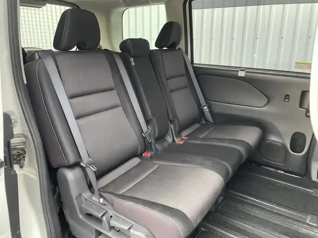 日産 セレナ ハイウェイスター G 福岡県 2017(平29)年 7.8万km ブリリアントホワイトパール プロパイロット/フリップダウンモニター/純正ナビ（ＭＭ３１６Ｄ－Ｗ）/フルセグTV/CD/DVD/BT/SD/AM/FM/AUX/アラウンドビューモニター/エマージェンシーブレーキ/デジタルインナーミラー/ハンズフリー両側パワースライドドア/パーキングアシスト/クリアランスソナー/ビルトインETC/純正ＡＷ/電動パーキング/ブレーキホールド/ステアリングリモコン/オートエアコン/ロールサンシェード/シートバックテーブル/ウォークスルー/スマートキー/プッシュスタート