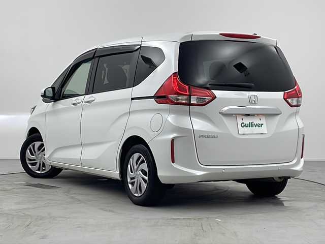 ホンダ フリード G 愛知県 2023(令5)年 2.5万km プラチナホワイトパール /禁煙車//純正ナビ//AM/FM/CD/DVD/ipod//SD/USB/BT/AUX/フルセグ//前席シートヒーター//両側パワースライドドア//ビルトインETC//バックカメラ//LEDオートライト/アクティブコーナリングライト//オートハイビーム//ホンダセンシング//CMBS//ACC//LKAS//アイドリングストップ//横滑り防止装置//プッシュスタート//純正フロアマット//純正ドアバイザー//サイドシェード//ISOFIX//ECON//スマートキー