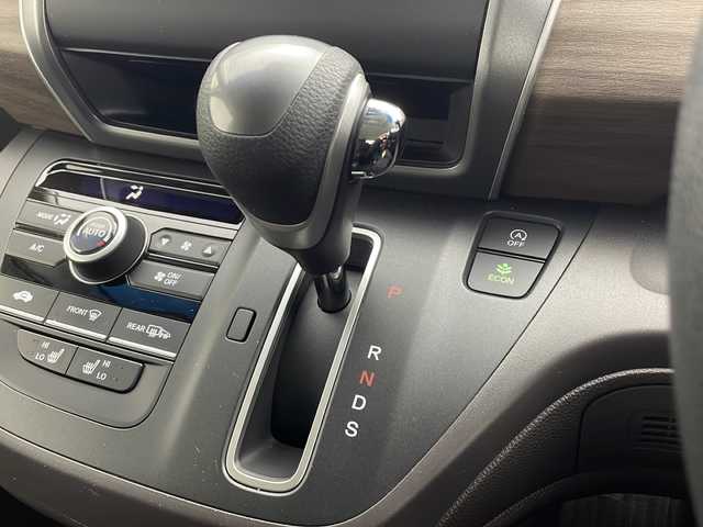 ホンダ フリード G 愛知県 2023(令5)年 2.5万km プラチナホワイトパール /禁煙車//純正ナビ//AM/FM/CD/DVD/ipod//SD/USB/BT/AUX/フルセグ//前席シートヒーター//両側パワースライドドア//ビルトインETC//バックカメラ//LEDオートライト/アクティブコーナリングライト//オートハイビーム//ホンダセンシング//CMBS//ACC//LKAS//アイドリングストップ//横滑り防止装置//プッシュスタート//純正フロアマット//純正ドアバイザー//サイドシェード//ISOFIX//ECON//スマートキー