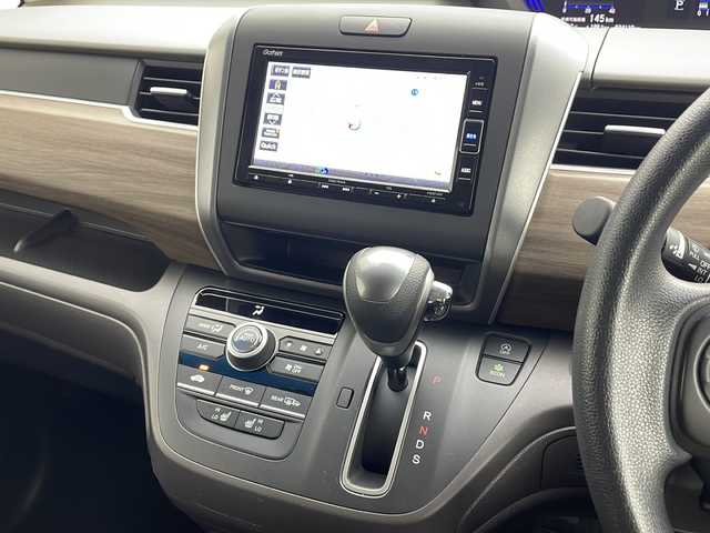 ホンダ フリード G 愛知県 2023(令5)年 2.5万km プラチナホワイトパール /禁煙車//純正ナビ//AM/FM/CD/DVD/ipod//SD/USB/BT/AUX/フルセグ//前席シートヒーター//両側パワースライドドア//ビルトインETC//バックカメラ//LEDオートライト/アクティブコーナリングライト//オートハイビーム//ホンダセンシング//CMBS//ACC//LKAS//アイドリングストップ//横滑り防止装置//プッシュスタート//純正フロアマット//純正ドアバイザー//サイドシェード//ISOFIX//ECON//スマートキー