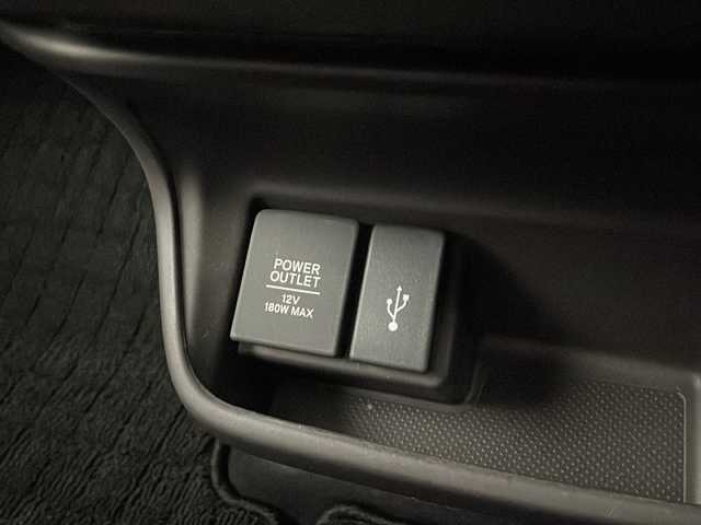 ホンダ フリード G 愛知県 2023(令5)年 2.5万km プラチナホワイトパール /禁煙車//純正ナビ//AM/FM/CD/DVD/ipod//SD/USB/BT/AUX/フルセグ//前席シートヒーター//両側パワースライドドア//ビルトインETC//バックカメラ//LEDオートライト/アクティブコーナリングライト//オートハイビーム//ホンダセンシング//CMBS//ACC//LKAS//アイドリングストップ//横滑り防止装置//プッシュスタート//純正フロアマット//純正ドアバイザー//サイドシェード//ISOFIX//ECON//スマートキー