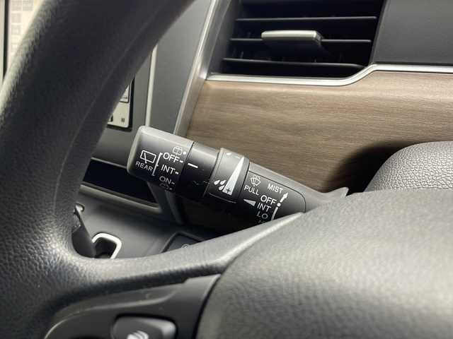 ホンダ フリード G 愛知県 2023(令5)年 2.5万km プラチナホワイトパール /禁煙車//純正ナビ//AM/FM/CD/DVD/ipod//SD/USB/BT/AUX/フルセグ//前席シートヒーター//両側パワースライドドア//ビルトインETC//バックカメラ//LEDオートライト/アクティブコーナリングライト//オートハイビーム//ホンダセンシング//CMBS//ACC//LKAS//アイドリングストップ//横滑り防止装置//プッシュスタート//純正フロアマット//純正ドアバイザー//サイドシェード//ISOFIX//ECON//スマートキー