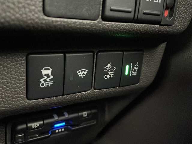 ホンダ フリード G 愛知県 2023(令5)年 2.5万km プラチナホワイトパール /禁煙車//純正ナビ//AM/FM/CD/DVD/ipod//SD/USB/BT/AUX/フルセグ//前席シートヒーター//両側パワースライドドア//ビルトインETC//バックカメラ//LEDオートライト/アクティブコーナリングライト//オートハイビーム//ホンダセンシング//CMBS//ACC//LKAS//アイドリングストップ//横滑り防止装置//プッシュスタート//純正フロアマット//純正ドアバイザー//サイドシェード//ISOFIX//ECON//スマートキー