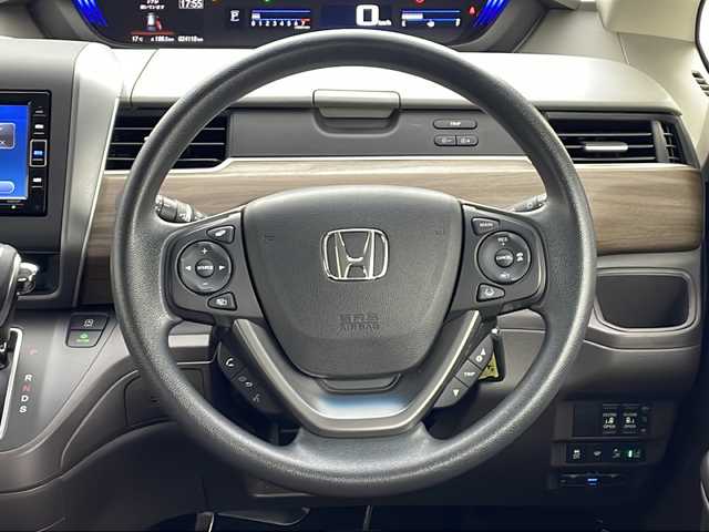 ホンダ フリード G 愛知県 2023(令5)年 2.5万km プラチナホワイトパール /禁煙車//純正ナビ//AM/FM/CD/DVD/ipod//SD/USB/BT/AUX/フルセグ//前席シートヒーター//両側パワースライドドア//ビルトインETC//バックカメラ//LEDオートライト/アクティブコーナリングライト//オートハイビーム//ホンダセンシング//CMBS//ACC//LKAS//アイドリングストップ//横滑り防止装置//プッシュスタート//純正フロアマット//純正ドアバイザー//サイドシェード//ISOFIX//ECON//スマートキー