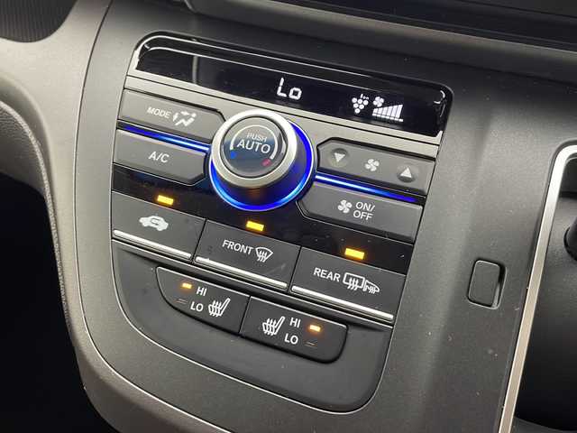 ホンダ フリード G 愛知県 2023(令5)年 2.5万km プラチナホワイトパール /禁煙車//純正ナビ//AM/FM/CD/DVD/ipod//SD/USB/BT/AUX/フルセグ//前席シートヒーター//両側パワースライドドア//ビルトインETC//バックカメラ//LEDオートライト/アクティブコーナリングライト//オートハイビーム//ホンダセンシング//CMBS//ACC//LKAS//アイドリングストップ//横滑り防止装置//プッシュスタート//純正フロアマット//純正ドアバイザー//サイドシェード//ISOFIX//ECON//スマートキー