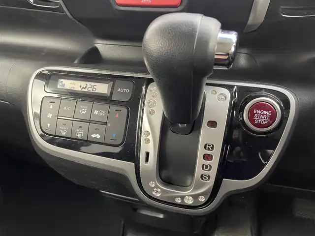 ホンダ Ｎ ＢＯＸ カスタム G ターボパッケージ 埼玉県 2013(平25)年 9.5万km タフタホワイトⅢ 純正7インチナビ/ フルセグTV Bluetooth CD DVD iPod/バックカメラ/両側パワースライドドア/クルーズコントロール/パドルシフト/ETC/純正フロアマット/純正15インチアルミホイール/オートライト/スマートキー/プッシュスタート/電動格納ミラー