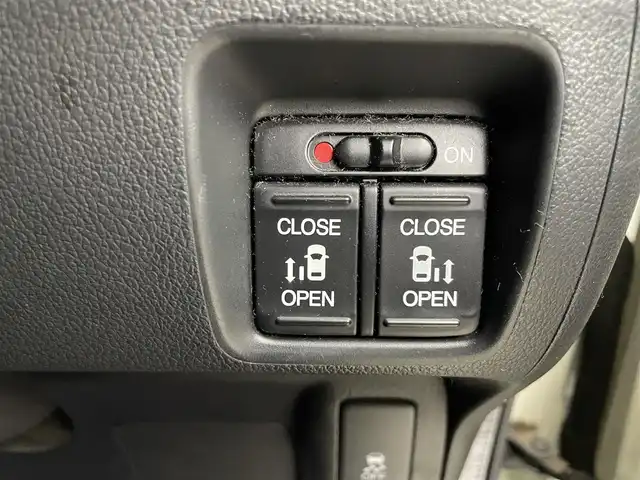 ホンダ Ｎ ＢＯＸ カスタム G ターボパッケージ 埼玉県 2013(平25)年 9.5万km タフタホワイトⅢ 純正7インチナビ/ フルセグTV Bluetooth CD DVD iPod/バックカメラ/両側パワースライドドア/クルーズコントロール/パドルシフト/ETC/純正フロアマット/純正15インチアルミホイール/オートライト/スマートキー/プッシュスタート/電動格納ミラー