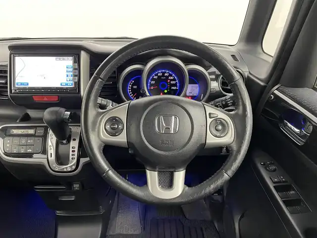 ホンダ Ｎ ＢＯＸ カスタム G ターボパッケージ 埼玉県 2013(平25)年 9.5万km タフタホワイトⅢ 純正7インチナビ/ フルセグTV Bluetooth CD DVD iPod/バックカメラ/両側パワースライドドア/クルーズコントロール/パドルシフト/ETC/純正フロアマット/純正15インチアルミホイール/オートライト/スマートキー/プッシュスタート/電動格納ミラー