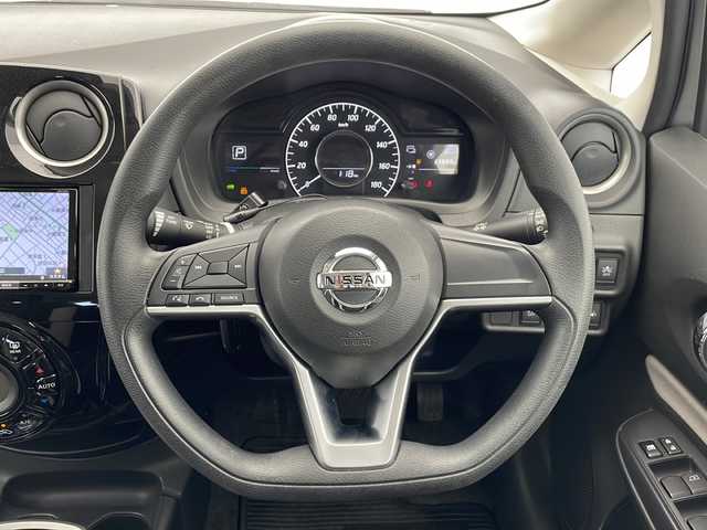日産 ノート e－パワー X Vセレクション 愛知県 2020(令2)年 3.4万km ブリリアントシルバー 衝突軽減システム/純正ナビ/全方位カメラ/フルセグ/ＣＤ/Bluetooth/バックカメラ/コーナーセンサー/LEDヘッドライト/オートライト/インテリジェントミラー/ドライブレコーダー/ETC/ステアリングスイッチ/スマートキー/プッシュスタート