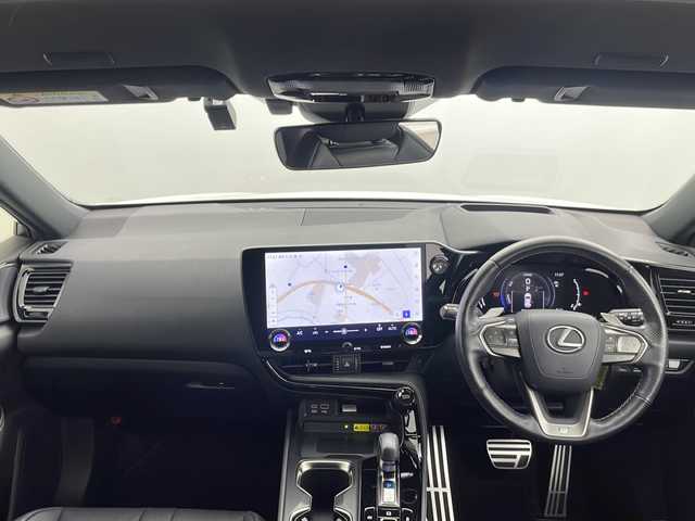 レクサス ＮＸ 350h Fスポーツ 島根県 2022(令4)年 2.7万km ホワイトノーヴァガラスフレーク 純正14インチメモリナビ/フルセグTV/Bluetooth/全方位カメラ/前ドライブレコーダー/ETC2.0ビルトイン/ワンオーナー/レーダークルーズコントロール/衝突軽減ブレーキ/横滑り防止装置/レーンアシスト/前後コーナーセンサー/電動リアゲート/e-ラッチシステム/MTモード付AT/リアサーキュレーター/D+N席パワーシート/D+N席シートヒーター/ステアリングヒーター/バニティランプ/置くだけ充電/アイドリングストップ/純正LEDヘッドライト/純正フロアマット