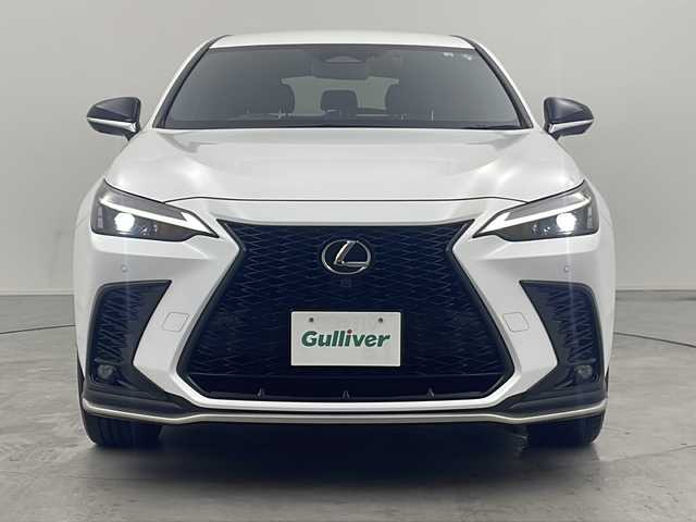 レクサス ＮＸ 350h Fスポーツ 島根県 2022(令4)年 2.7万km ホワイトノーヴァガラスフレーク 純正14インチメモリナビ/フルセグTV/Bluetooth/全方位カメラ/前ドライブレコーダー/ETC2.0ビルトイン/ワンオーナー/レーダークルーズコントロール/衝突軽減ブレーキ/横滑り防止装置/レーンアシスト/前後コーナーセンサー/電動リアゲート/e-ラッチシステム/MTモード付AT/リアサーキュレーター/D+N席パワーシート/D+N席シートヒーター/ステアリングヒーター/バニティランプ/置くだけ充電/アイドリングストップ/純正LEDヘッドライト/純正フロアマット