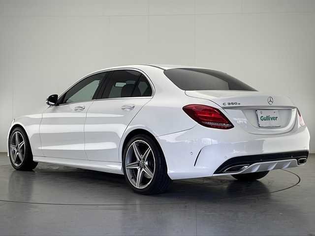 メルセデス・ベンツ Ｃ１８０ アバンギャルド AMGライン 宮崎県 2016(平28)年 8.7万km 白 禁煙車/衝突被害軽減ブレーキ/純正ディスプレイオーディオ（CD/DVD/Bluetooth/FMAM/フルセグTV)/純正バックカメラ/純正LEDオートライト/純正18インチアルミ/純正フロアマット/黒本革シート/ブラインドスポットモニター/パークトロニックセンサー/ステアリングアシスト/レーンディパーチャーアラート/ウインカードアミラー/クルーズコントロール/パドルシフト/オートエアコン/本革巻ハンドル/運転席パワーシート（メモリ付き）/前席シートヒーター/スマートキー/プッシュエンジンスタート