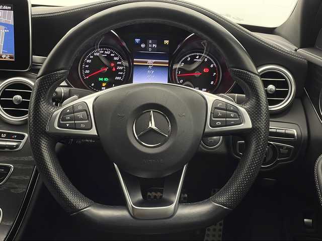 メルセデス・ベンツ Ｃ１８０ アバンギャルド AMGライン 宮崎県 2016(平28)年 8.7万km 白 禁煙車/衝突被害軽減ブレーキ/純正ディスプレイオーディオ（CD/DVD/Bluetooth/FMAM/フルセグTV)/純正バックカメラ/純正LEDオートライト/純正18インチアルミ/純正フロアマット/黒本革シート/ブラインドスポットモニター/パークトロニックセンサー/ステアリングアシスト/レーンディパーチャーアラート/ウインカードアミラー/クルーズコントロール/パドルシフト/オートエアコン/本革巻ハンドル/運転席パワーシート（メモリ付き）/前席シートヒーター/スマートキー/プッシュエンジンスタート