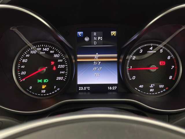 メルセデス・ベンツ Ｃ１８０ アバンギャルド AMGライン 宮崎県 2016(平28)年 8.7万km 白 禁煙車/衝突被害軽減ブレーキ/純正ディスプレイオーディオ（CD/DVD/Bluetooth/FMAM/フルセグTV)/純正バックカメラ/純正LEDオートライト/純正18インチアルミ/純正フロアマット/黒本革シート/ブラインドスポットモニター/パークトロニックセンサー/ステアリングアシスト/レーンディパーチャーアラート/ウインカードアミラー/クルーズコントロール/パドルシフト/オートエアコン/本革巻ハンドル/運転席パワーシート（メモリ付き）/前席シートヒーター/スマートキー/プッシュエンジンスタート