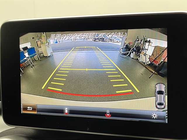 メルセデス・ベンツ Ｃ１８０ アバンギャルド AMGライン 宮崎県 2016(平28)年 8.7万km 白 禁煙車/衝突被害軽減ブレーキ/純正ディスプレイオーディオ（CD/DVD/Bluetooth/FMAM/フルセグTV)/純正バックカメラ/純正LEDオートライト/純正18インチアルミ/純正フロアマット/黒本革シート/ブラインドスポットモニター/パークトロニックセンサー/ステアリングアシスト/レーンディパーチャーアラート/ウインカードアミラー/クルーズコントロール/パドルシフト/オートエアコン/本革巻ハンドル/運転席パワーシート（メモリ付き）/前席シートヒーター/スマートキー/プッシュエンジンスタート