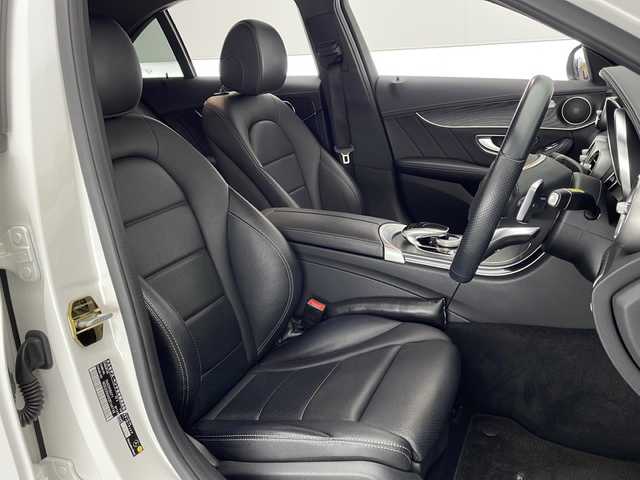 メルセデス・ベンツ Ｃ１８０ アバンギャルド AMGライン 宮崎県 2016(平28)年 8.7万km 白 禁煙車/衝突被害軽減ブレーキ/純正ディスプレイオーディオ（CD/DVD/Bluetooth/FMAM/フルセグTV)/純正バックカメラ/純正LEDオートライト/純正18インチアルミ/純正フロアマット/黒本革シート/ブラインドスポットモニター/パークトロニックセンサー/ステアリングアシスト/レーンディパーチャーアラート/ウインカードアミラー/クルーズコントロール/パドルシフト/オートエアコン/本革巻ハンドル/運転席パワーシート（メモリ付き）/前席シートヒーター/スマートキー/プッシュエンジンスタート