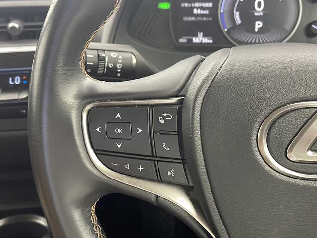 レクサス ＵＸ 250h 栃木県 2019(平31)年 5.9万km ソニッククォーツ 純正メーカーナビ/(BT/AM/FM/CD/DVD/フルセグ）/ETC2.0/ドライブレコーダー/プリクラッシュブレーキ/クルーズコントロール/車線逸脱防止/横滑り防止/先行車発進お知らせ/標識検知/電動リアゲート/電動格納ミラー/ステアリングスイッチ/MTモード付AT/純正アルミホイール/純正フロアマット/プッシュスタート/スマートキー