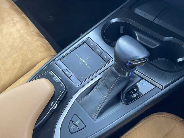 レクサス ＵＸ 250h 栃木県 2019(平31)年 5.9万km ソニッククォーツ 純正メーカーナビ/(BT/AM/FM/CD/DVD/フルセグ）/ETC2.0/ドライブレコーダー/プリクラッシュブレーキ/クルーズコントロール/車線逸脱防止/横滑り防止/先行車発進お知らせ/標識検知/電動リアゲート/電動格納ミラー/ステアリングスイッチ/MTモード付AT/純正アルミホイール/純正フロアマット/プッシュスタート/スマートキー