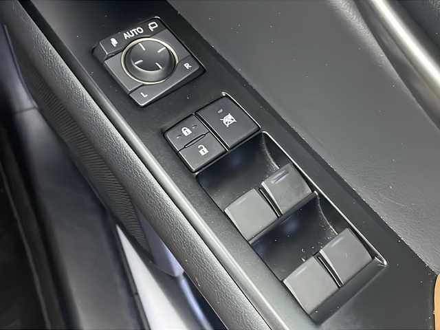 レクサス ＵＸ 250h 栃木県 2019(平31)年 5.9万km ソニッククォーツ 純正メーカーナビ/(BT/AM/FM/CD/DVD/フルセグ）/ETC2.0/ドライブレコーダー/プリクラッシュブレーキ/クルーズコントロール/車線逸脱防止/横滑り防止/先行車発進お知らせ/標識検知/電動リアゲート/電動格納ミラー/ステアリングスイッチ/MTモード付AT/純正アルミホイール/純正フロアマット/プッシュスタート/スマートキー