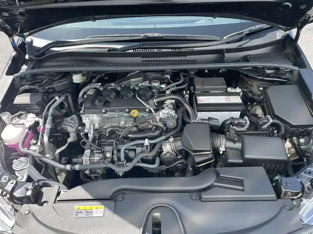 トヨタ カローラ ダブルバイビー 滋賀県 2025(令7)年 0.4万km アティチュードブラックマイカ 純正ディスプレイオーディオ/(BT/フルセグ/MiraCast/AM/FM)/衝突軽減ブレーキ/車線逸脱警報/レーダークルーズコントロール/バックカメラ/レザーシート/シートヒーター/ステアリングヒーター/ステアリングリモコン/革巻きステアリング/ETC2.0/ドライブレコーダー/スマートキー/クリアランスソナー/LEDヘッドライト/オートマチックハイビーム/フォグランプ/純正フロアマット/取扱説明書