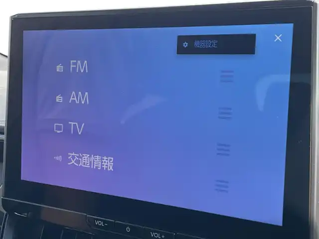 トヨタ カローラ ダブルバイビー 滋賀県 2025(令7)年 0.4万km アティチュードブラックマイカ 純正ディスプレイオーディオ/(BT/フルセグ/MiraCast/AM/FM)/衝突軽減ブレーキ/車線逸脱警報/レーダークルーズコントロール/バックカメラ/レザーシート/シートヒーター/ステアリングヒーター/ステアリングリモコン/革巻きステアリング/ETC2.0/ドライブレコーダー/スマートキー/クリアランスソナー/LEDヘッドライト/オートマチックハイビーム/フォグランプ/純正フロアマット/取扱説明書