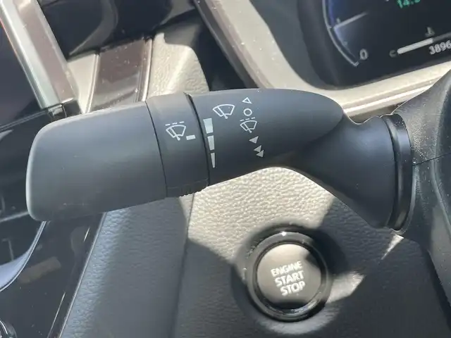 トヨタ カローラ ダブルバイビー 滋賀県 2025(令7)年 0.4万km アティチュードブラックマイカ 純正ディスプレイオーディオ/(BT/フルセグ/MiraCast/AM/FM)/衝突軽減ブレーキ/車線逸脱警報/レーダークルーズコントロール/バックカメラ/レザーシート/シートヒーター/ステアリングヒーター/ステアリングリモコン/革巻きステアリング/ETC2.0/ドライブレコーダー/スマートキー/クリアランスソナー/LEDヘッドライト/オートマチックハイビーム/フォグランプ/純正フロアマット/取扱説明書