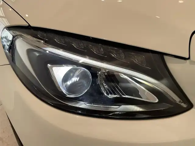 メルセデス・ベンツ Ｃ１８０ ステーションW ローレウスED 愛知県 2017(平29)年 4.4万km ポーラホワイト パノラミックスライディングルーフ/シートヒーター　/ＣＯＭＭＡＮＤナビ　/Ｂｌｕｅｔｏｏｔｈ　/フルセグＴＶ　/ＵＳＢ　/バックカメラ　/ＡＣＣ　/ＬＫＡ　/ＬＤＷ　/ＢＳＭ　/ドライブレコーダー　/ＥＴＣ２．０　/アンビエントライト/プッシュスタート/アイドリングストップ/ウィンカーミラー