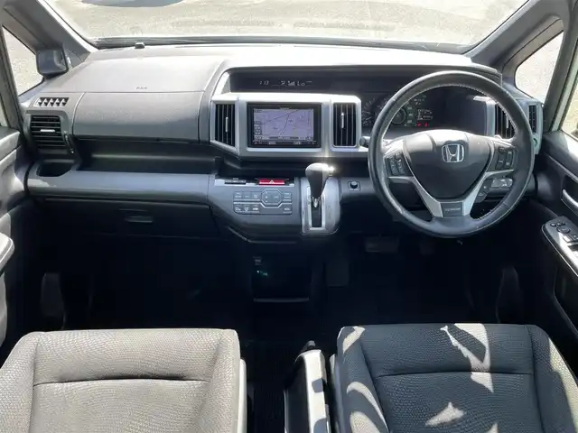 ホンダ ステップワゴン スパーダ Z 福岡県 2014(平26)年 9万km ホワイトオーキッドパール 社外7型ナビ（（ワンセグ/DISC/AM/FM/SD/iPod)/Bカメラ/両側パワースライドドア/クルーズコントロール/LEDヘッドライト/オートライト/社外16インチAW/アイドリングストップ/パドルシフト/横滑り防止装置/盗難防止装置/ドアバイザー/純正フロアマット/スマートキー/ETC/保証書/取扱説明書