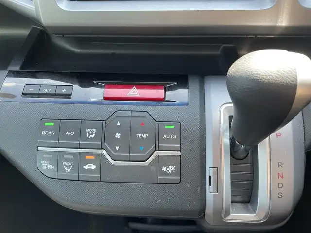 ホンダ ステップワゴン スパーダ Z 福岡県 2014(平26)年 9万km ホワイトオーキッドパール 社外7型ナビ（（ワンセグ/DISC/AM/FM/SD/iPod)/Bカメラ/両側パワースライドドア/クルーズコントロール/LEDヘッドライト/オートライト/社外16インチAW/アイドリングストップ/パドルシフト/横滑り防止装置/盗難防止装置/ドアバイザー/純正フロアマット/スマートキー/ETC/保証書/取扱説明書