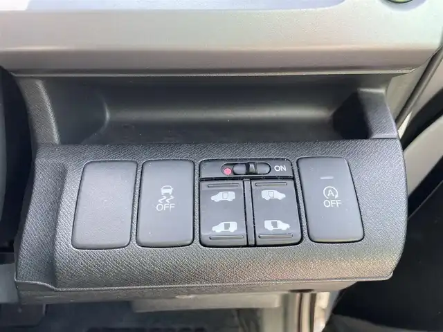 ホンダ ステップワゴン スパーダ Z 福岡県 2014(平26)年 9万km ホワイトオーキッドパール 社外7型ナビ（（ワンセグ/DISC/AM/FM/SD/iPod)/Bカメラ/両側パワースライドドア/クルーズコントロール/LEDヘッドライト/オートライト/社外16インチAW/アイドリングストップ/パドルシフト/横滑り防止装置/盗難防止装置/ドアバイザー/純正フロアマット/スマートキー/ETC/保証書/取扱説明書