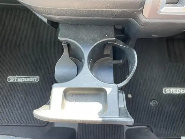 ホンダ ステップワゴン スパーダ Z 福岡県 2014(平26)年 9万km ホワイトオーキッドパール 社外7型ナビ（（ワンセグ/DISC/AM/FM/SD/iPod)/Bカメラ/両側パワースライドドア/クルーズコントロール/LEDヘッドライト/オートライト/社外16インチAW/アイドリングストップ/パドルシフト/横滑り防止装置/盗難防止装置/ドアバイザー/純正フロアマット/スマートキー/ETC/保証書/取扱説明書