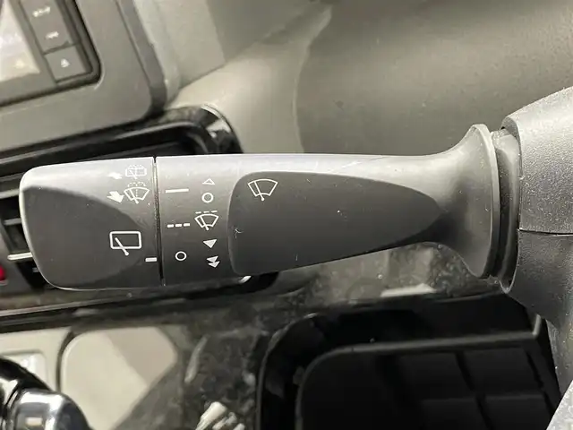 ダイハツ タント カスタム RS 滋賀県 2019(令1)年 7.1万km シャイニングホワイトパール 純正ナビ/(CD/DVD/USB/フルセグTV/Bluetooth)/後席モニター/クリアランスソナー/レーダークルーズコントロール/ETC/両側パワースライドドア/前後ドライブレコーダー/ハーフレザーシート/オートライト/オートハイビーム/LEDヘッドライト/スペアキー